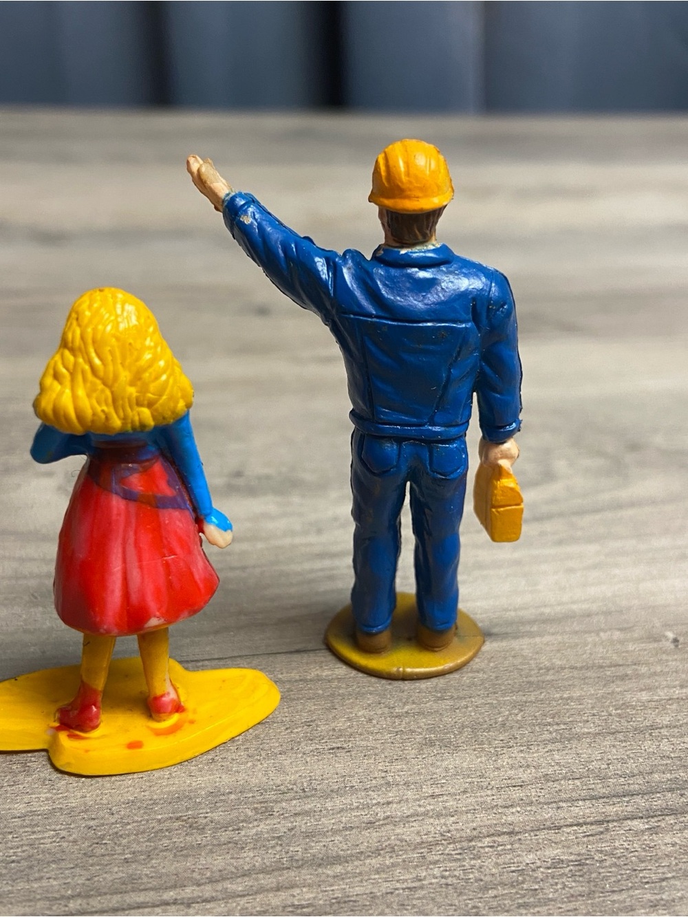 Vintage Plastic Construction Worker & Blue-Red Girl Toy Figures - Kids Toys‎ - Picture 4 of 9